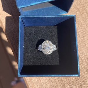 Brand New CZ DIAMONIQUE 2.5 CT STAR RING SIZE 5-6